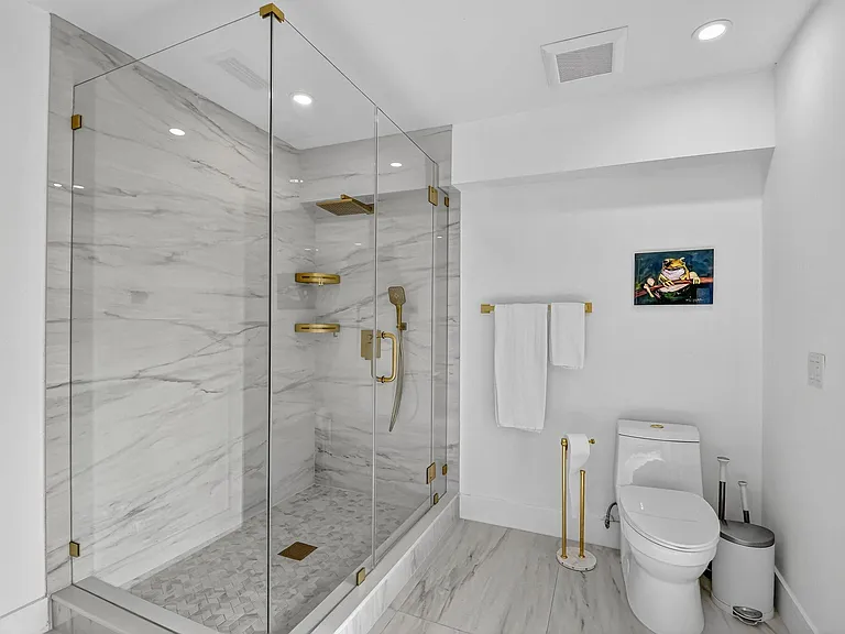2900 Greenbriar Blvd — Photo 28