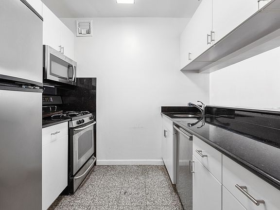 2nd image of 201 W 72nd St APT 7D