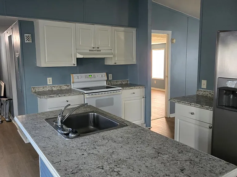 595 Maxanna Ave — Photo 15