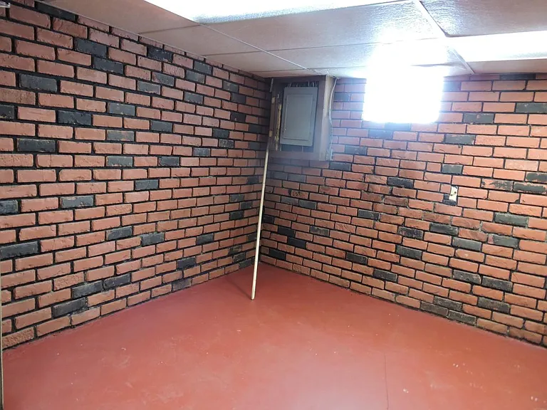 305 W Northview Ave — Photo 15