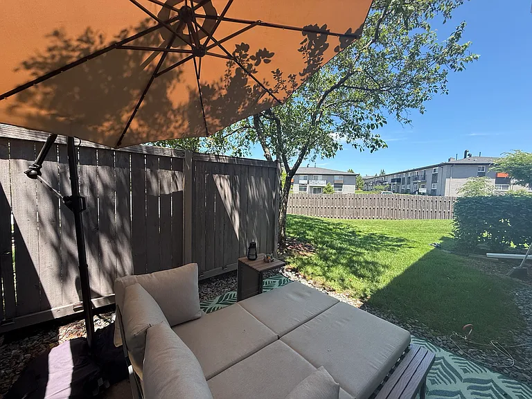 900 Ashley Ct — Photo 17