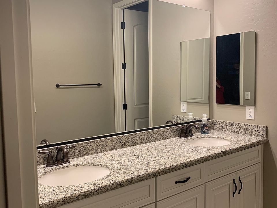 1st image of 926 W Yellowstone Way