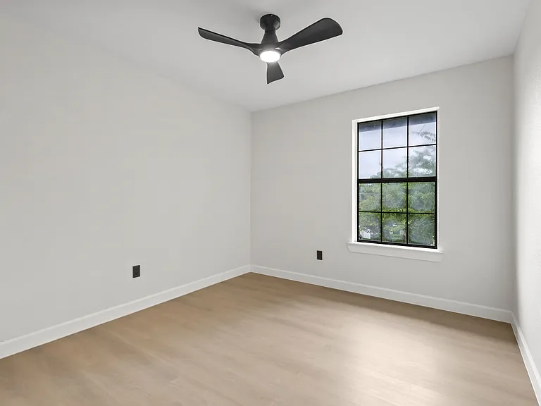 185 Lakeview Dr — Photo 21