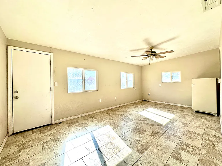 267 E Millett Ave — Photo 11