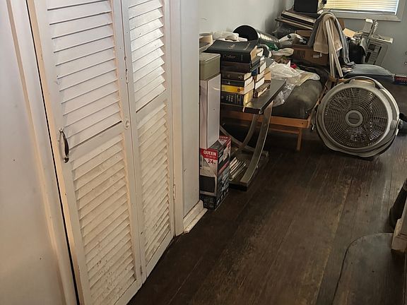 3rd image of 114 Colony Street