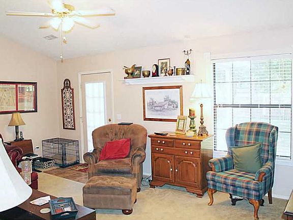 3rd image of 2288 Greenbriar Ave