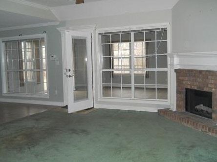 3rd image of 14266 Creekwood Cv