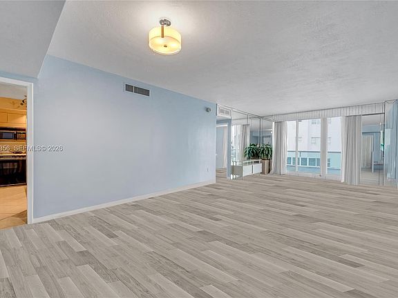 5th image of 5001 Collins Ave APT 4E