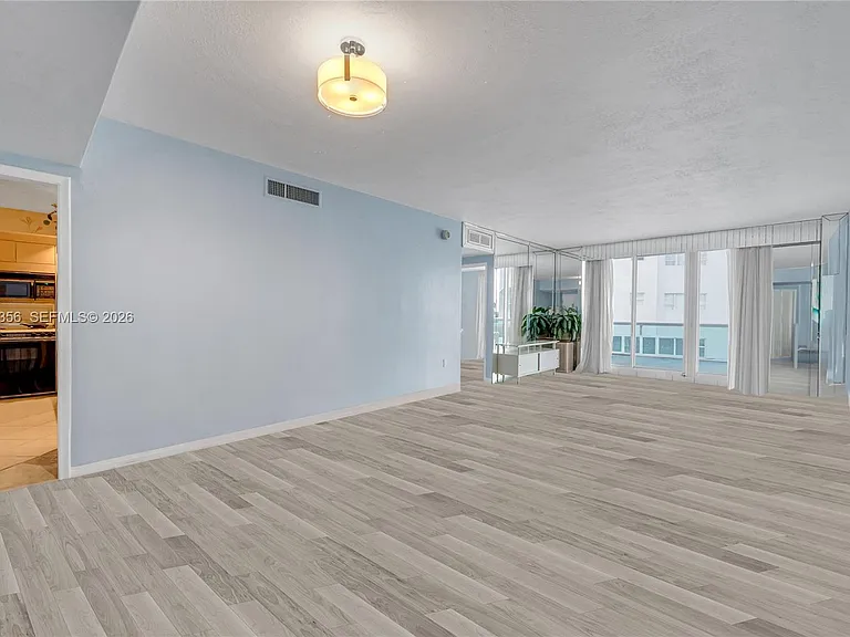 5001 Collins Ave #4E — Photo 5