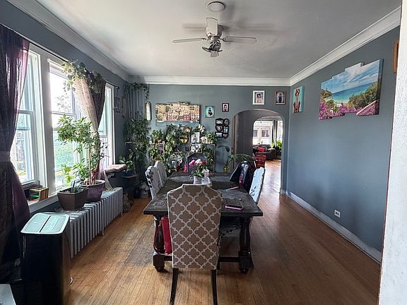 4th image of 529 Emerald Ave
