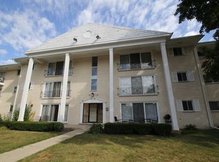 4949 Church St APT 304, Skokie, IL 60077
