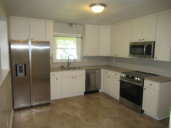 4th image of 208 Crescent Ct