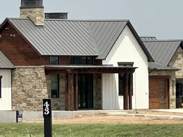 105 Baurenhof Ct, Fredericksburg, TX 78624