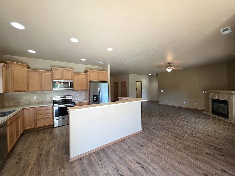 2300 Meridian Ave — Photo 8