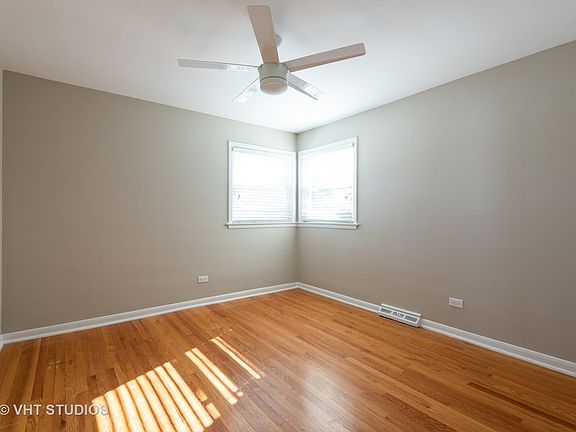 3rd image of 9521 Lawler Ave