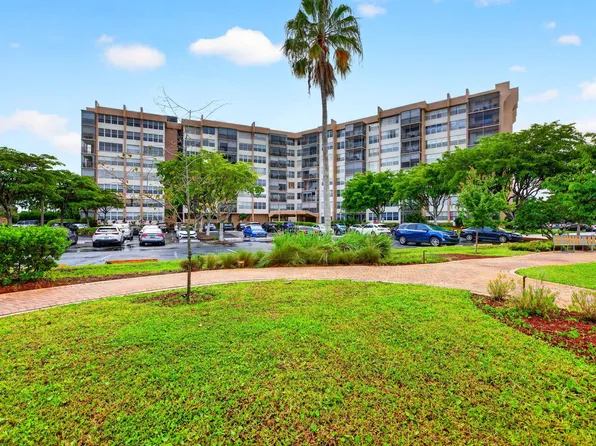 1100 St Charles Place #PH3, Pembroke Pines, FL 33026