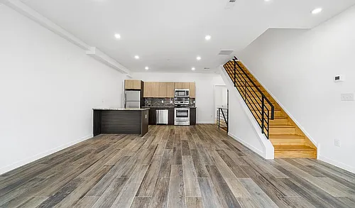 300 Budd St #B2 Photo 1