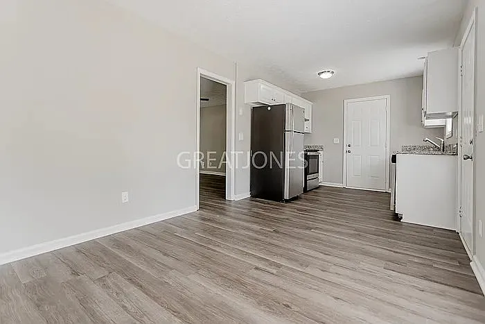 4 bed, 2.5 bath, 1504 sqft, $1,522 — Photo 3