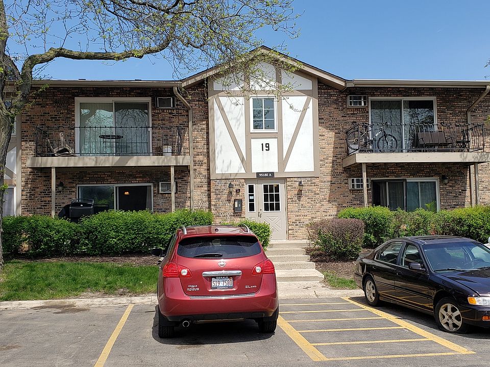 1st image of 9S180 Lake Dr APT 203