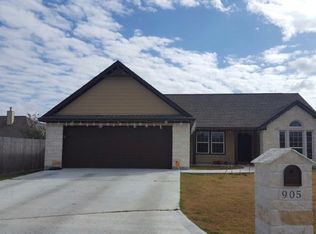 905 Catclaw Ln, Edna, TX 77957