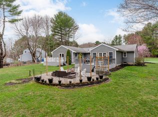 27 Crestwood Dr, Cumberland Center, ME 04021