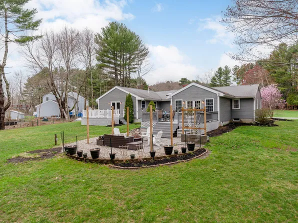 27 Crestwood Drive, Cumberland, ME 04021