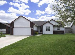 401 E Valley Park Dr, Valley Center, KS 67147