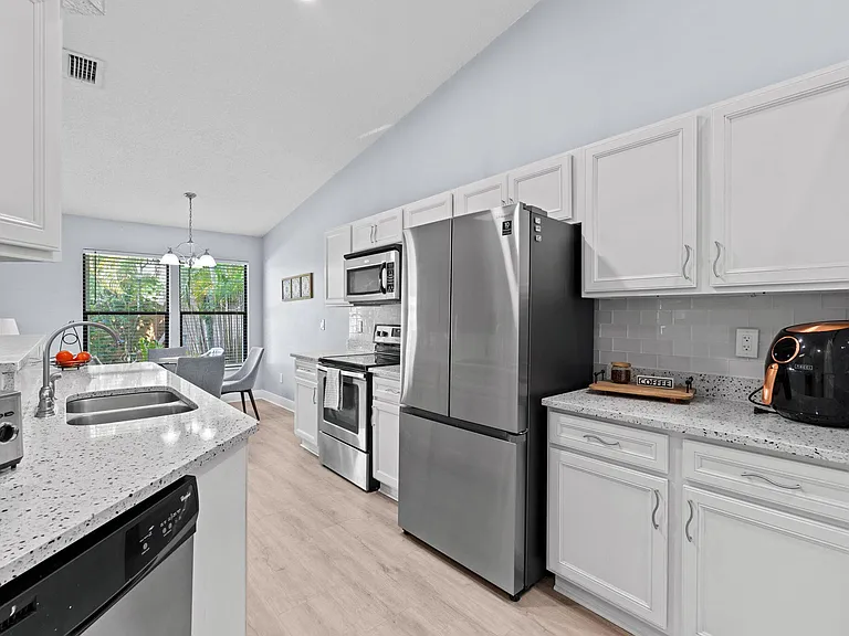 1599 Bayridge Pl — Photo 10