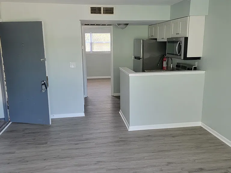 869 W Ocean View Ave #8 — Photo 5
