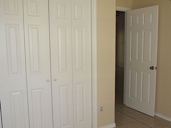 4th image of 1106 Winnipeg Dr