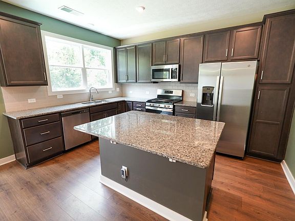 3rd image of 1392 N Hunters Crossing Cir