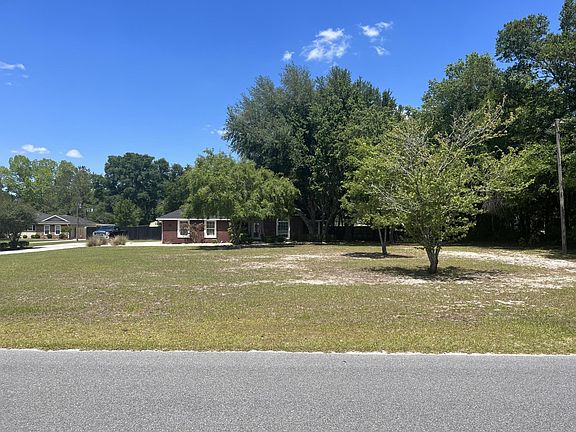 2nd image of 211 SW Ainsley Gln