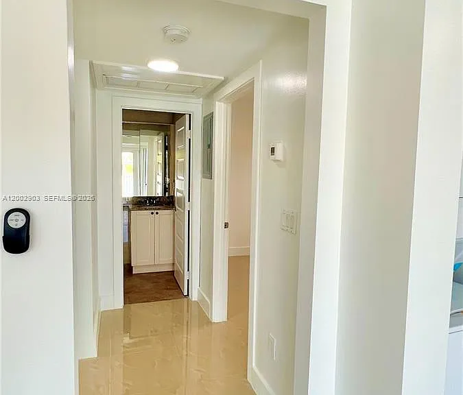 8235 Crespi Blvd #4 — Photo 10