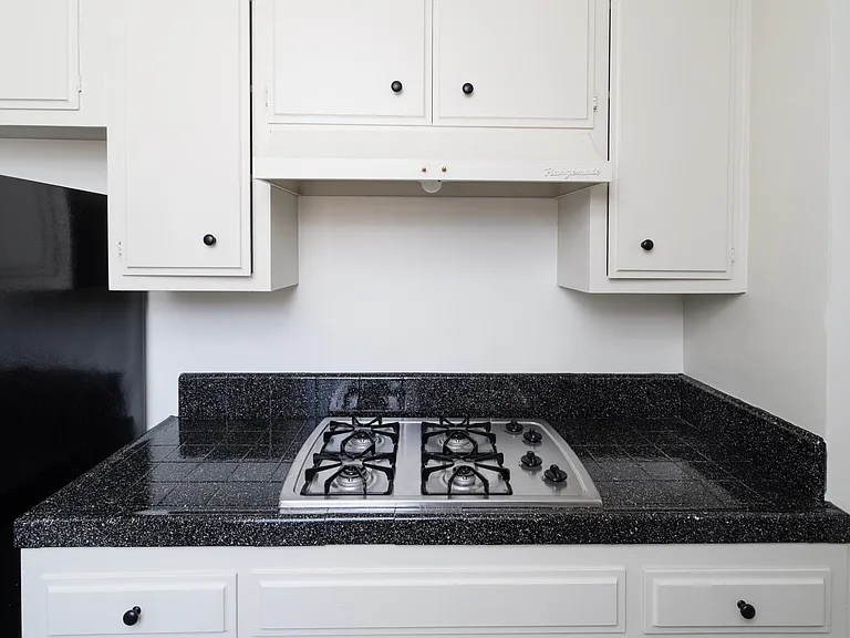 819 Ocean Park Blvd #4 — Photo 10