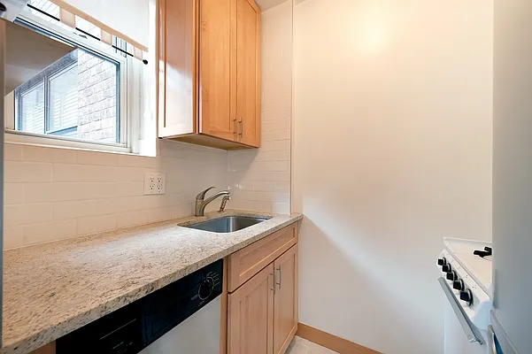 Sold by Nest Seekers International | media 3