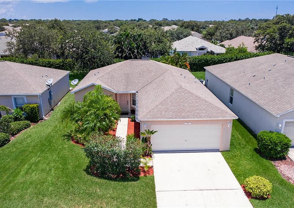 1st image of 889 Greenleaf Cir