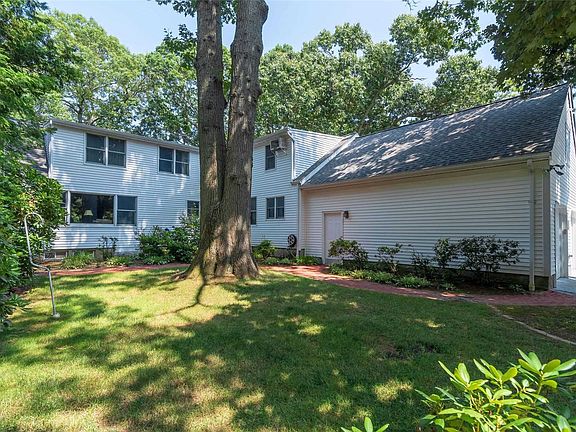 4th image of 25 Woodbine Ave