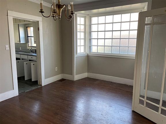 4th image of 742 Ross Ave