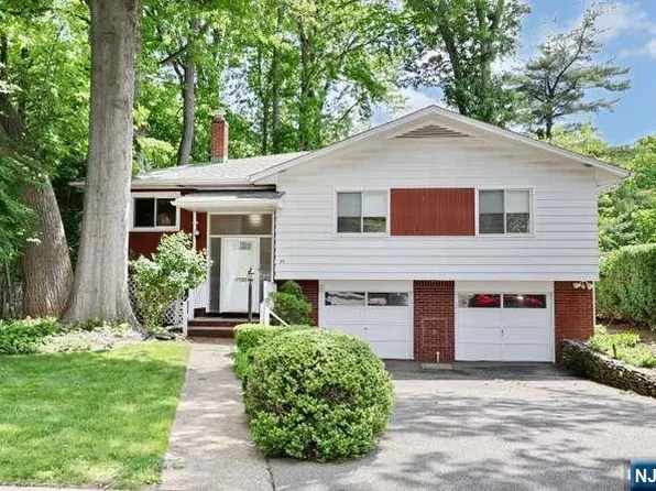 65 Haven Ave, Bergenfield, NJ 07621