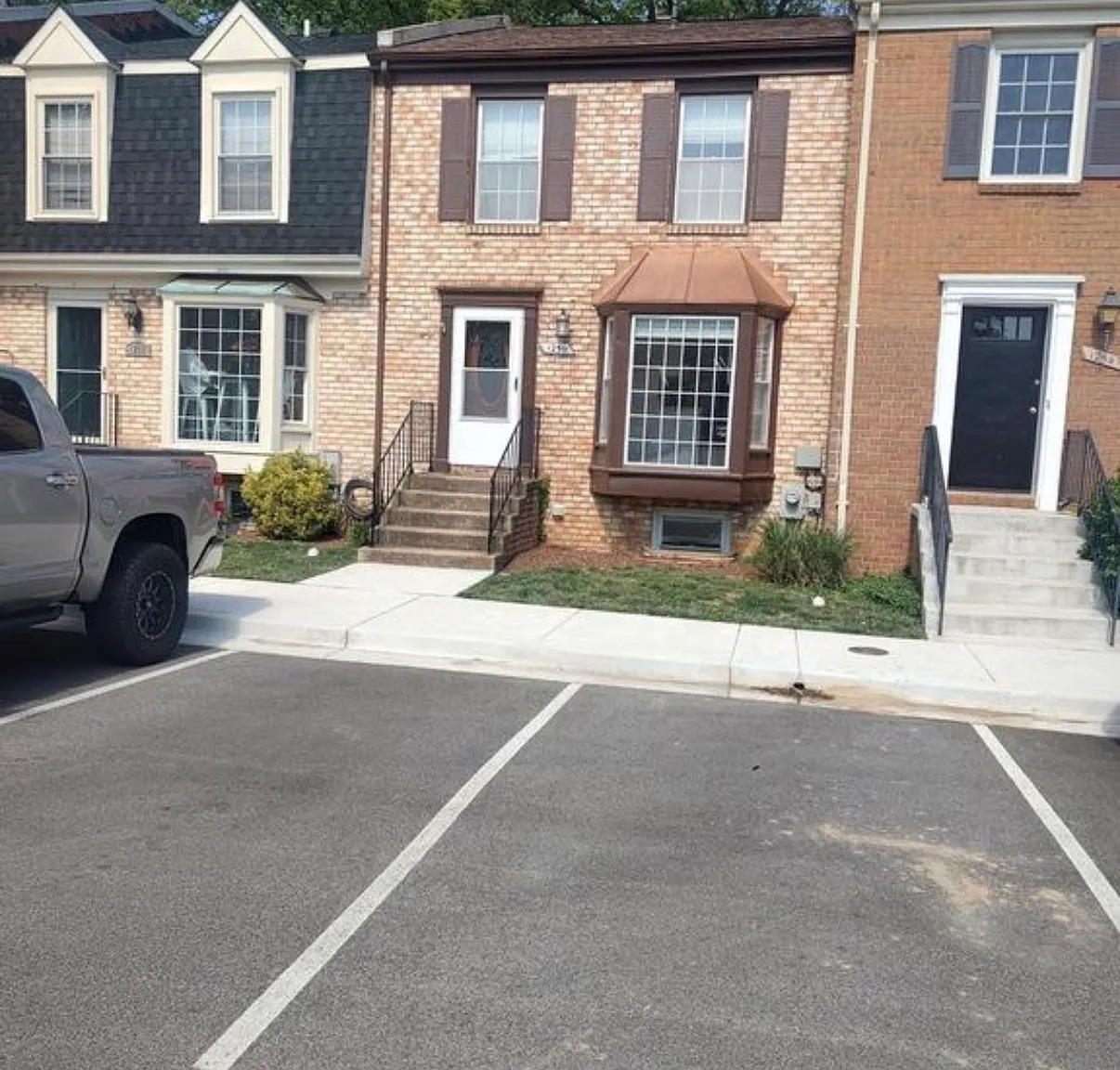 3 bed, 1952 sqft, $1,250 — Photo 1