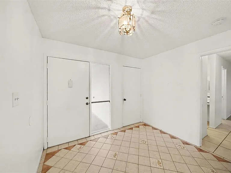 5033 Loyola Ln — Photo 6