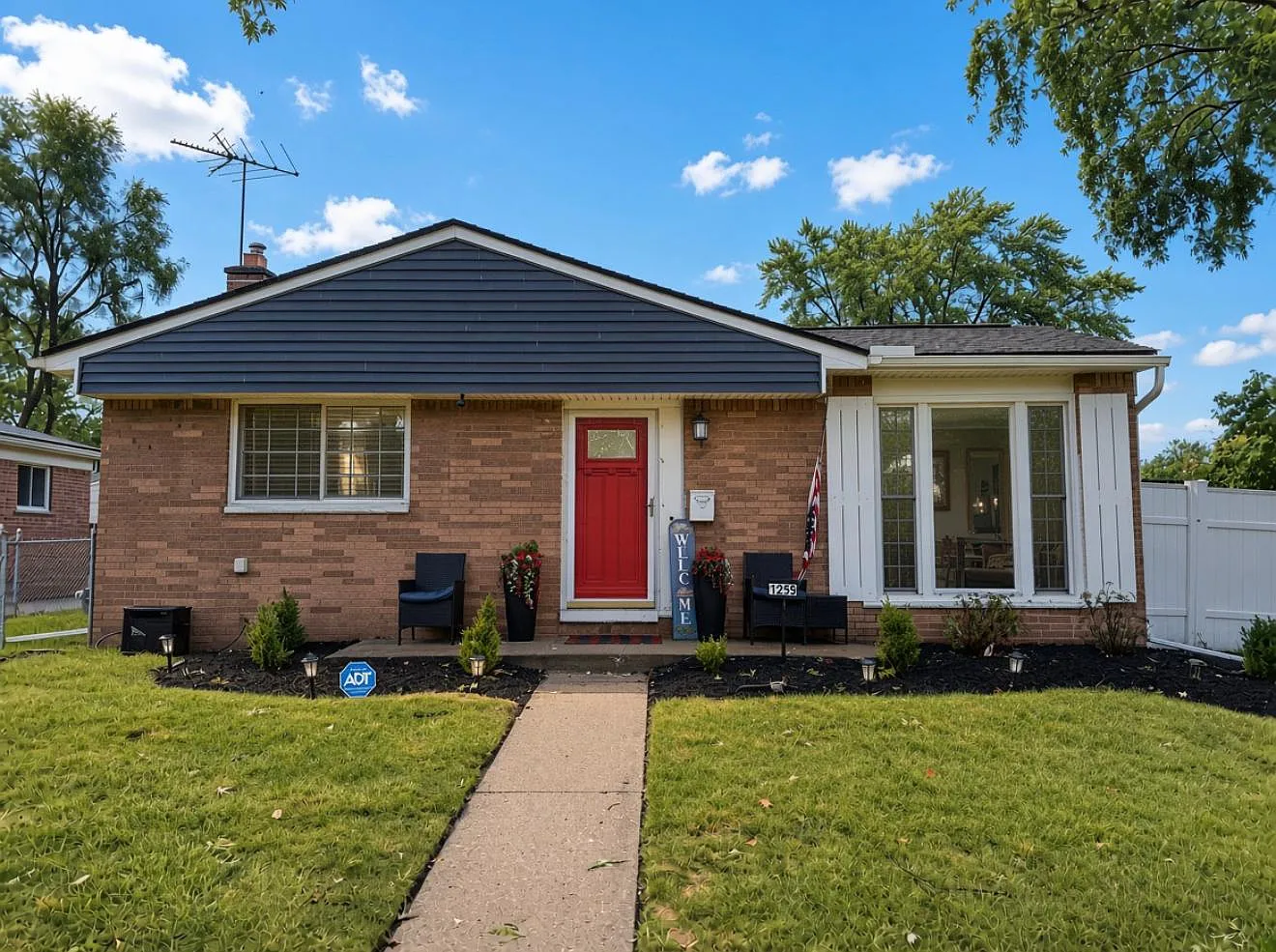3 bed, 1.5 bath, 1110 sqft, $2,250 — Photo 1