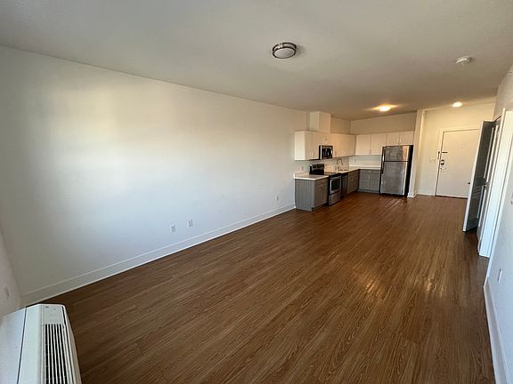 2nd image of 427 Bergen Ave #5