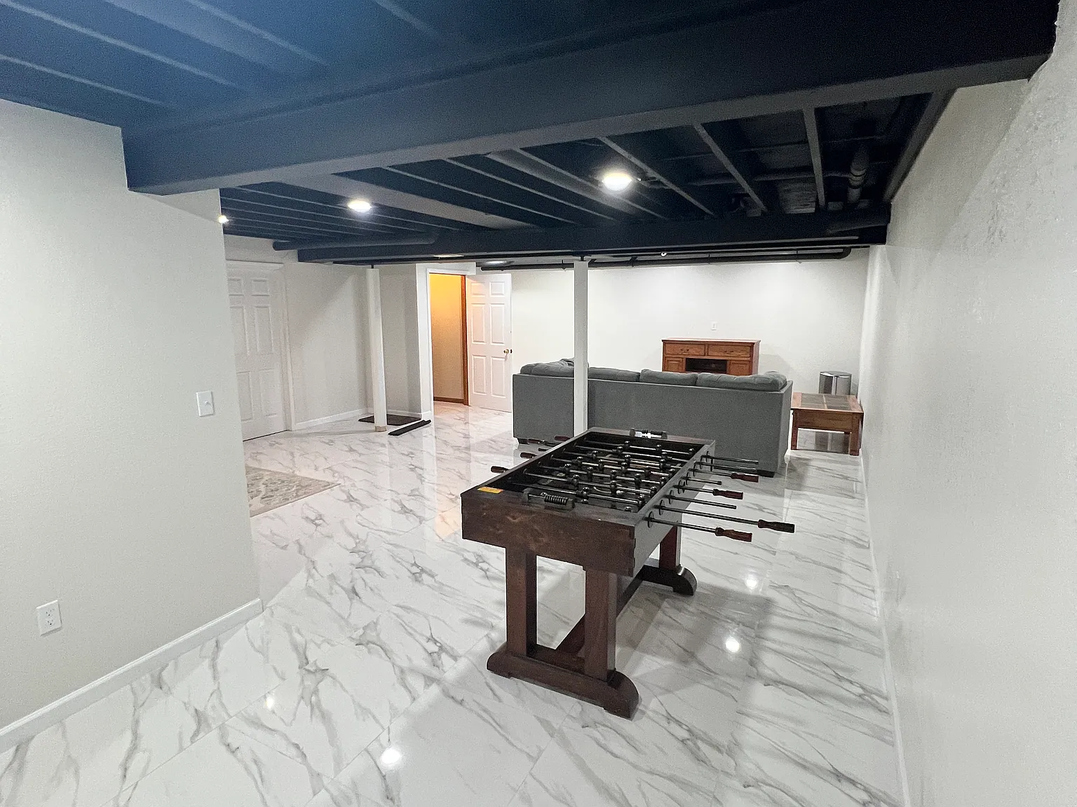 4 bed, 2700 sqft, $2,400 — Photo 2