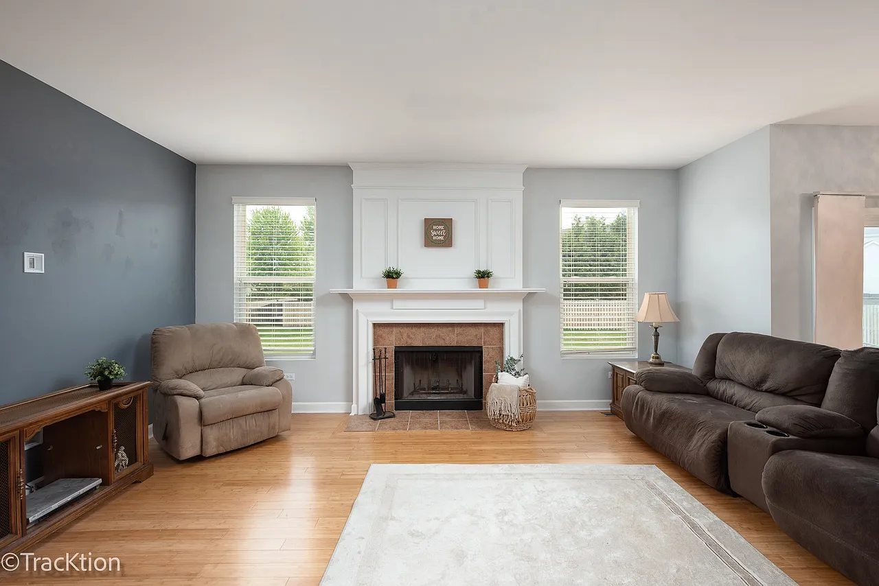 5 bed, 2470 sqft, $5,000 — Photo 2