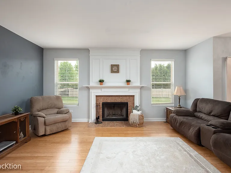 129 Ginkgo St — Photo 2