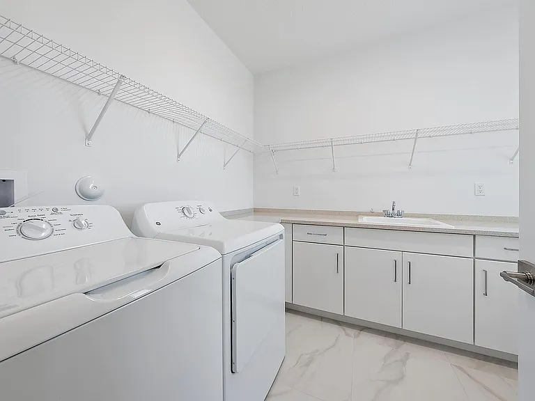 20471 Southernwood Ave — Photo 33