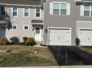 25 Southside Dr, Willow Street, PA 17584