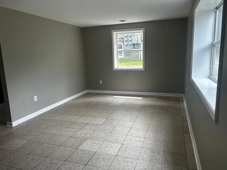 211 Tompkins St — Photo 27