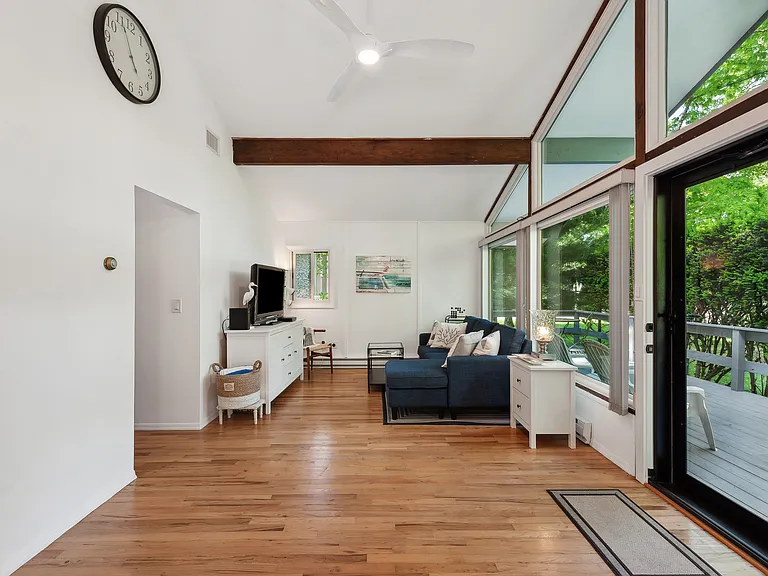 230 Norfolk Dr — Photo 6